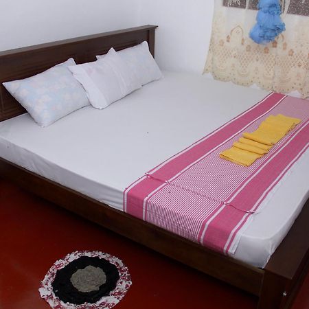 Bed and Breakfast Dilan Guest Mirissa Exterior foto