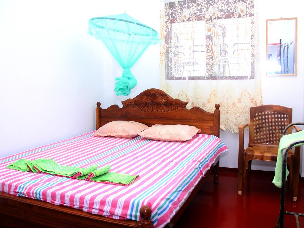 Bed and Breakfast Dilan Guest Mirissa Habitación foto