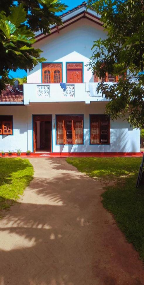 Bed and Breakfast Dilan Guest Mirissa Exterior foto